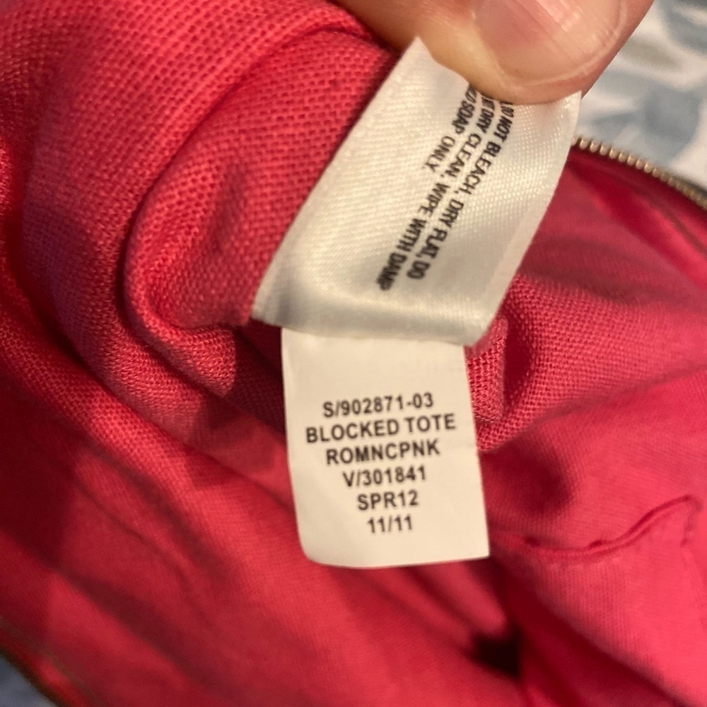 GAP Tote - Picture 5 of 7